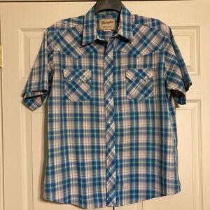 Wrangler western short sleeve snap down shirt size large.